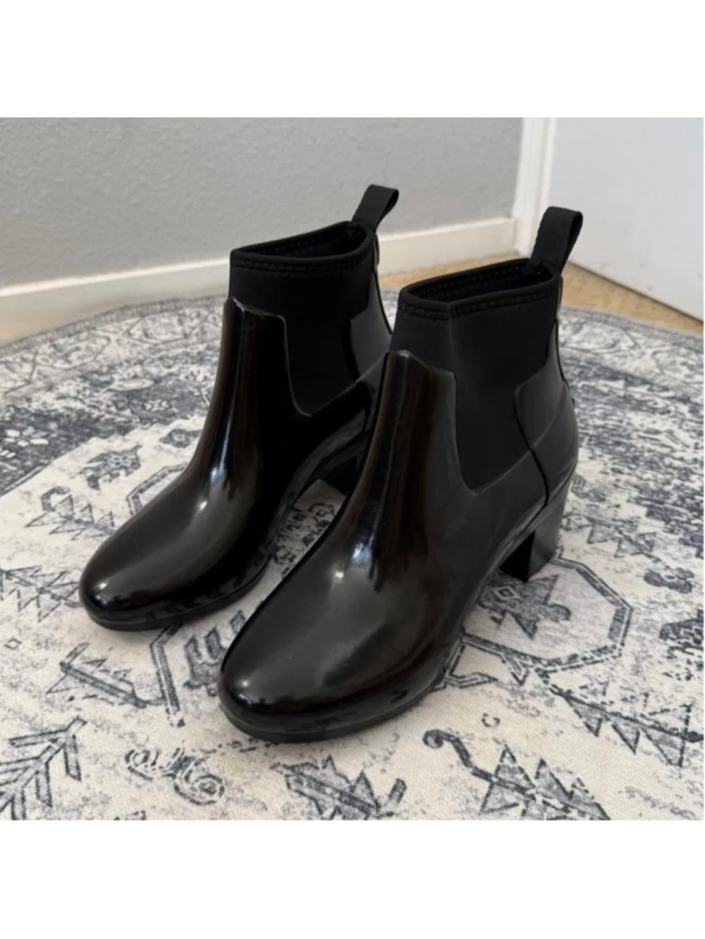 Hunter Refined Black Mid Heel Gloss Bootie - Size 7/38